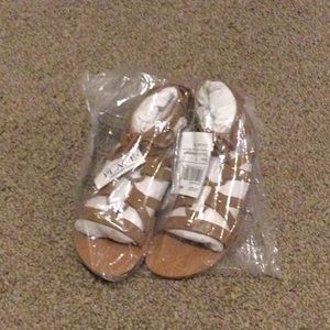 The Children’s Place sandals. Sz. 6. Tan. New!